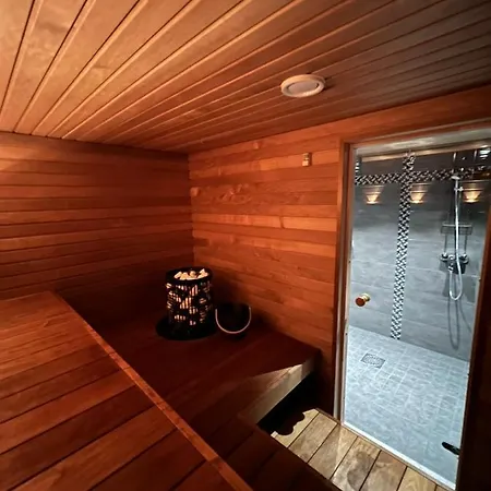 & Ravintola Martinhovi ホテル Raisio